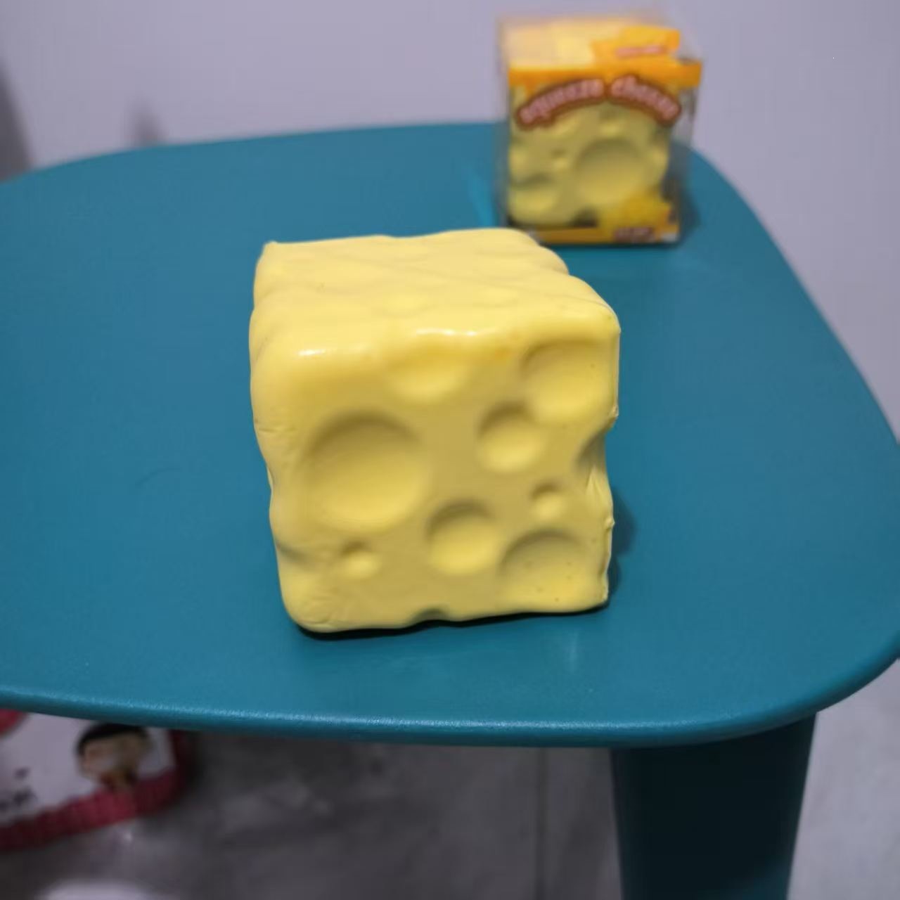 Nuevo producto explosivo bloque de queso suave - amarillo, juguete de descompresión plástica, con función de extrusión