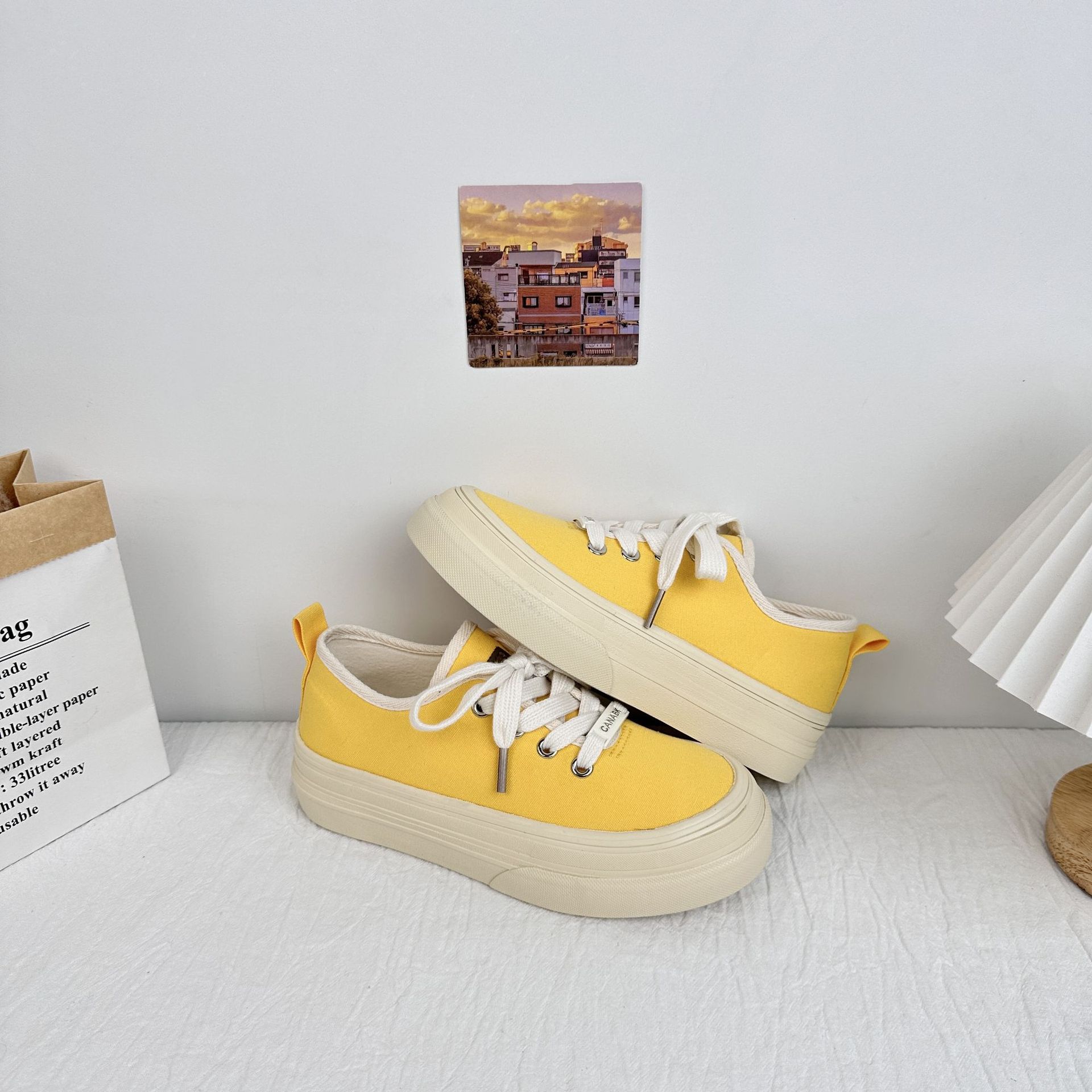 Yuanbo 2025 verano nuevo estilo de las mujeres zapatos de lona transpirables de suela gruesa zapatillas de deporte casuales de todo fósforo de nicho zapatos de moda para el cabello