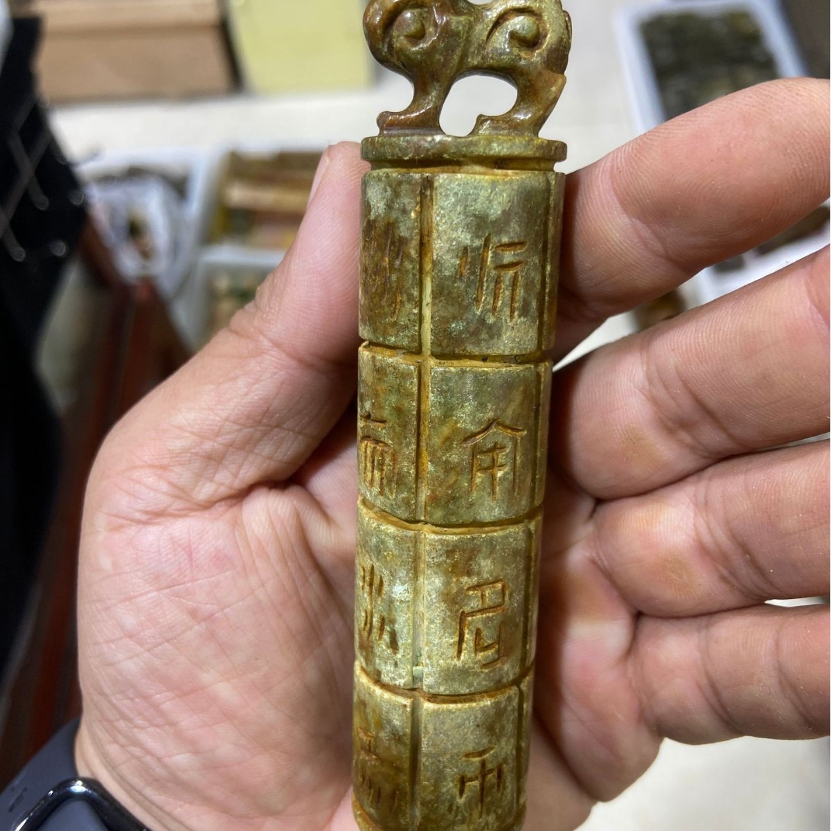 용 모양의 장식 물개