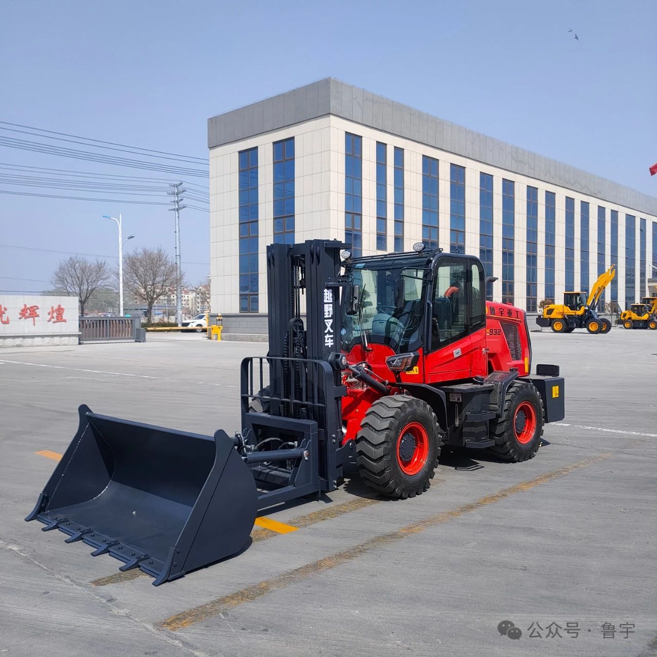 四驱越野叉车山地泥巴路四驱越野叉车内燃式液压斗装卸叉车