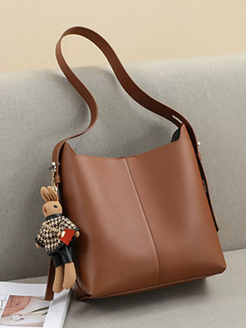 One-shoulder bag, high-end