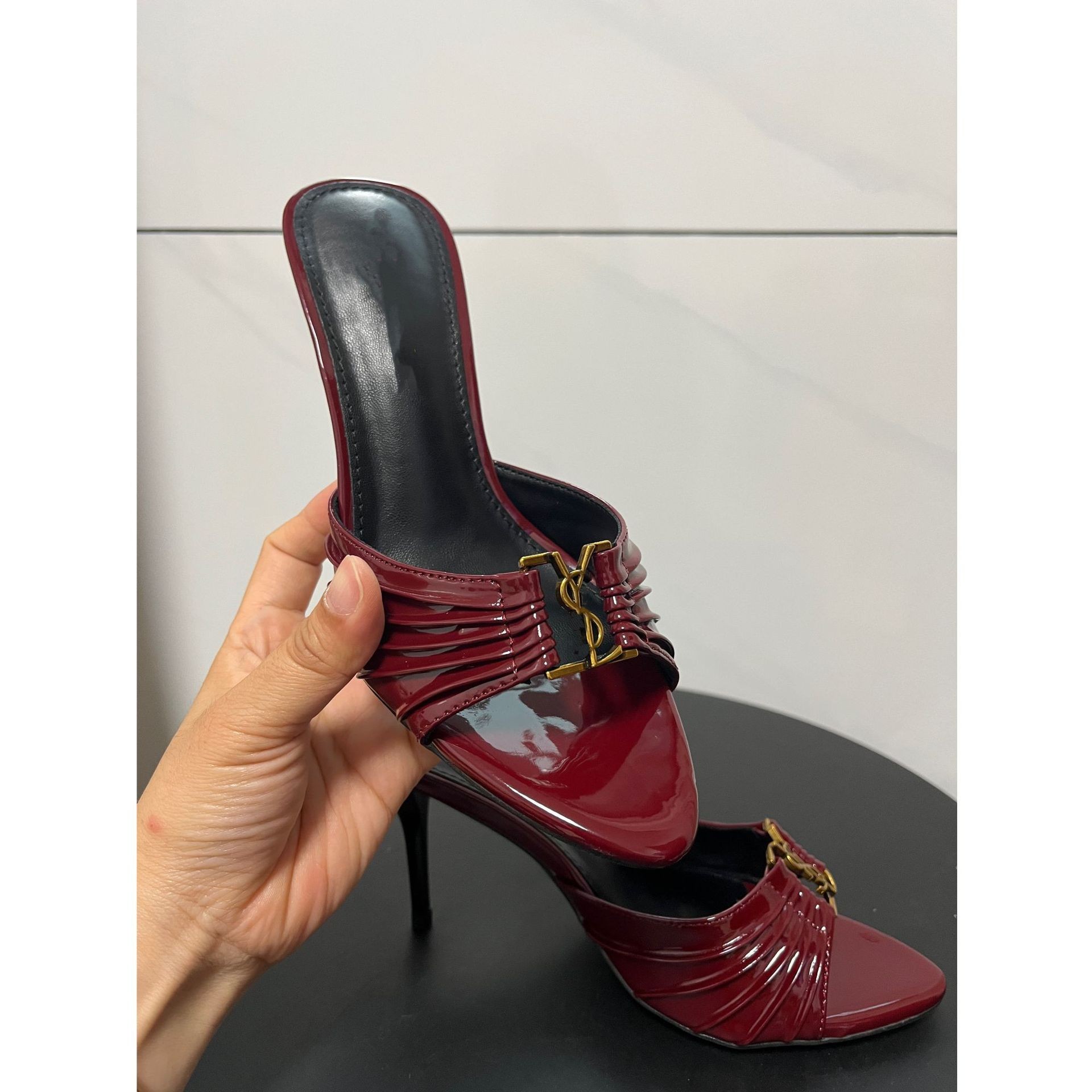페이턴트 가죽 버건디 9CM