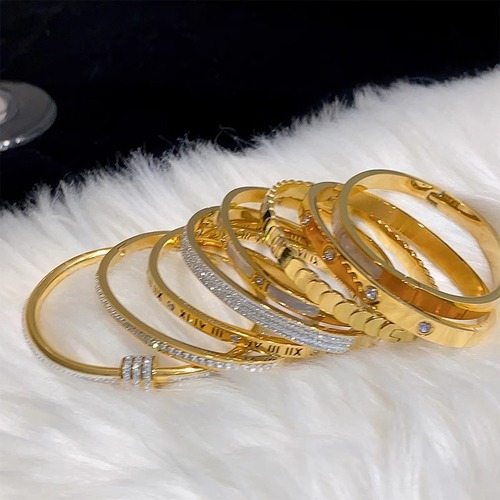 Titanium steel bangle for women with vacuum electroplating that does not fade, stainless steel bangle, niche and versatile style, lightweight luxury high-end diamond bangle