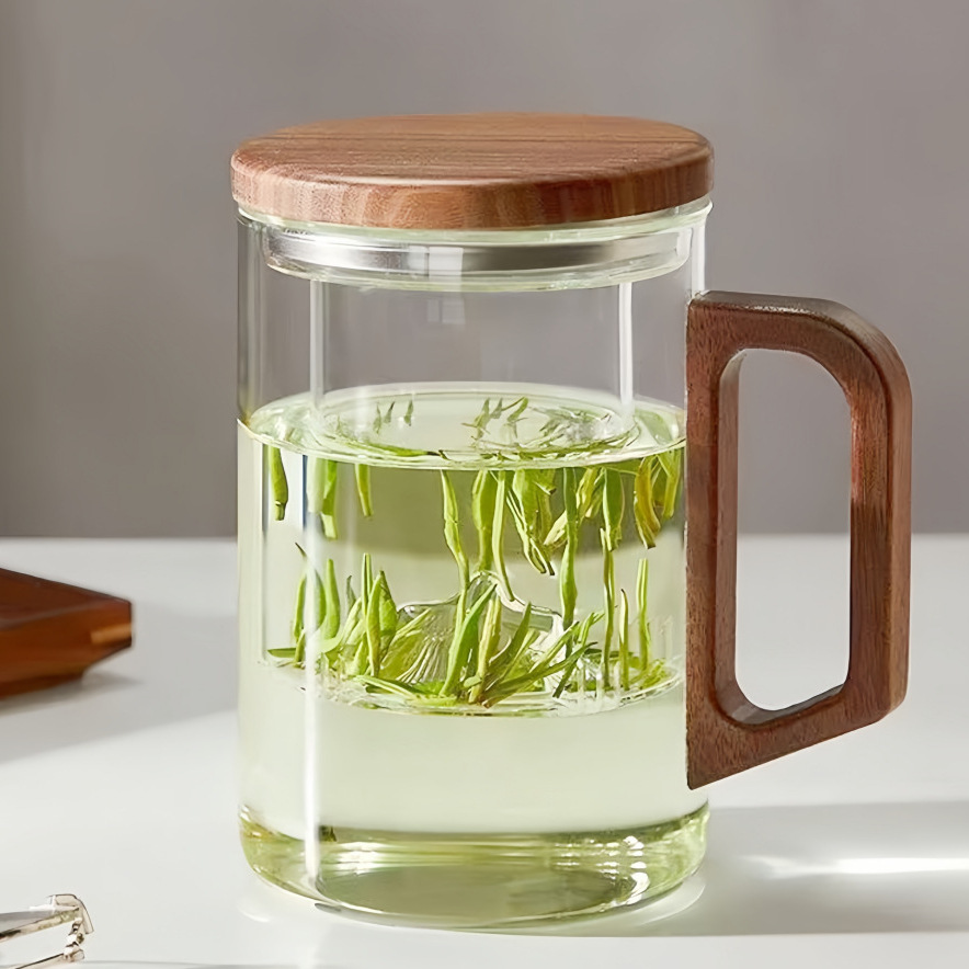 Nuevo estilo chino al por mayor taza de vidrio de alta borosilicona tapa de nuez taza de té verde taza de té resistente a altas temperaturas mango de madera taza de tres piezas
