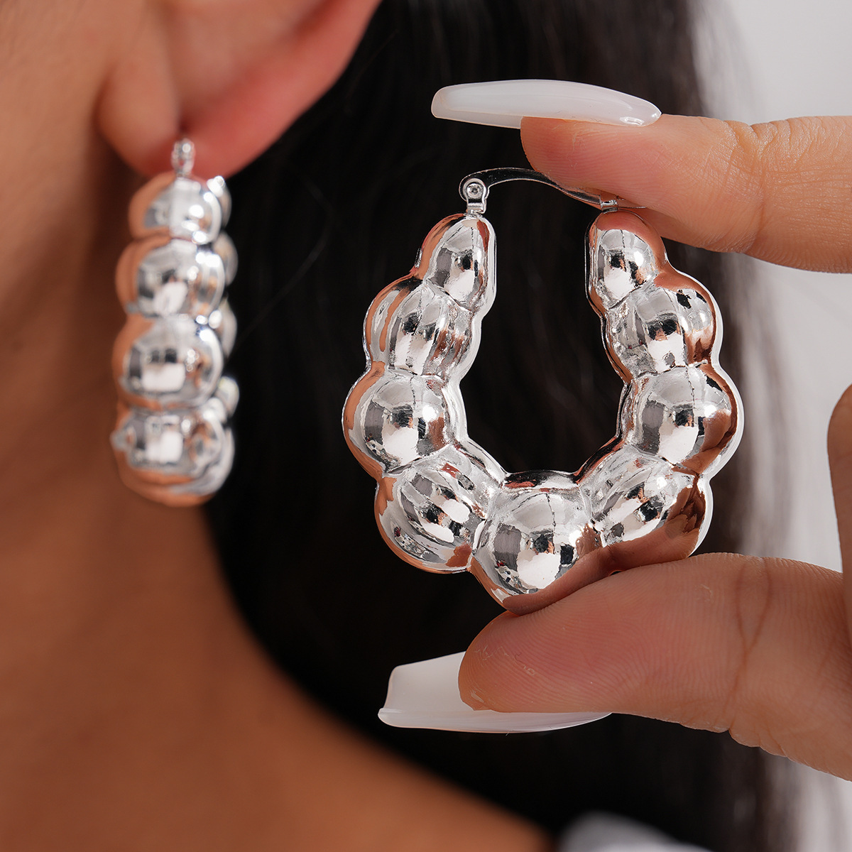 Europa y los Estados Unidos metal brillante superficie irregular nicho de pendientes de alta sensación única temperamento de moda personalidad pendientes mujeres