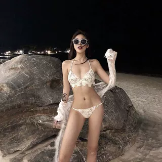 ins网红款比基尼三点式性感蕾丝小胸聚拢丁字裤仙女范温泉泳衣女