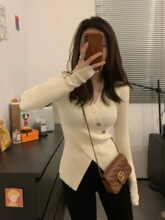 杏色掐腰V领针织衫女春秋冬季2026新款螺纹感毛衣显瘦上衣潮