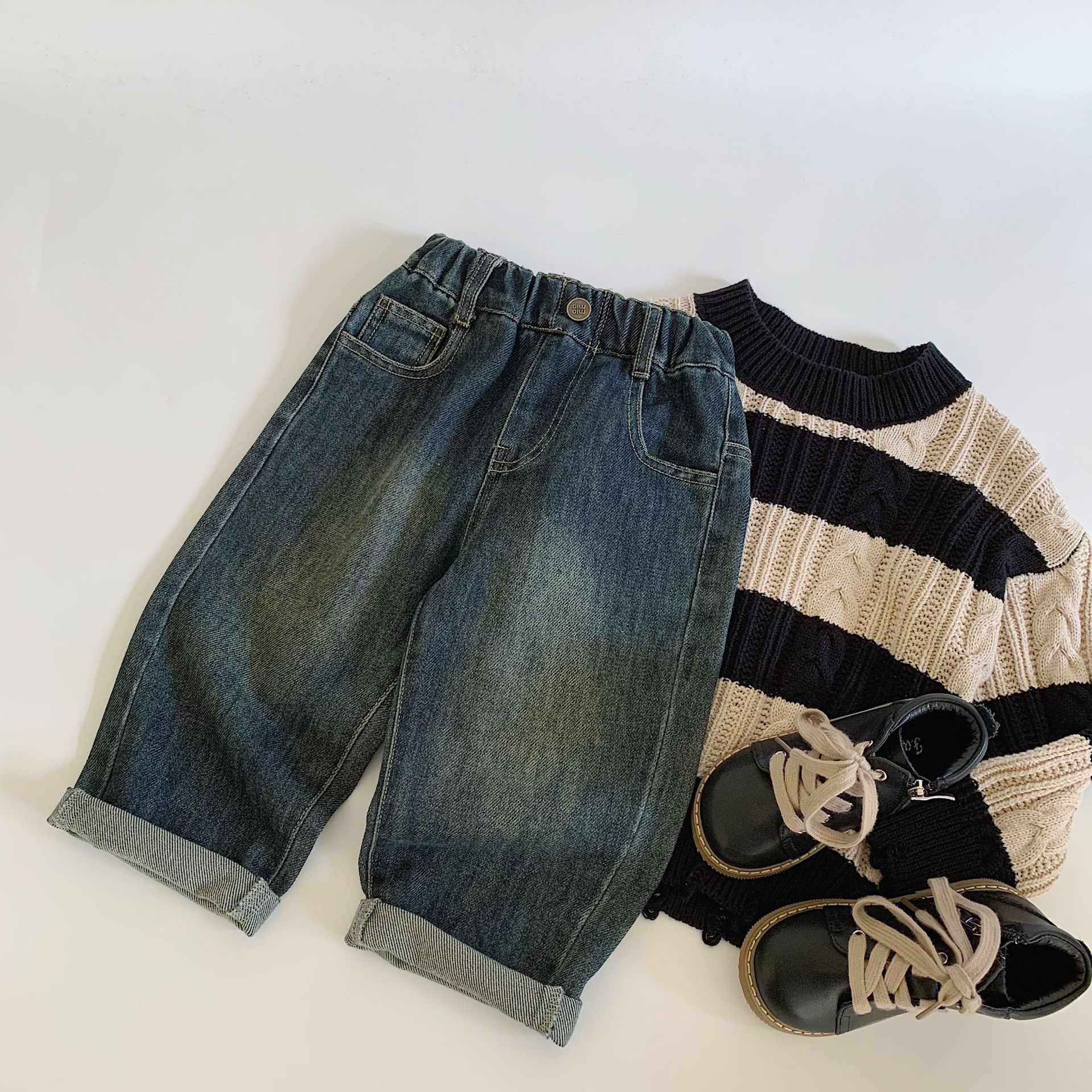 Jeans para niños Mai Bao 202 primavera nuevos productos de ropa infantil bolsillo bordado pantalones casuales para niños rectos pantalones largos image 4