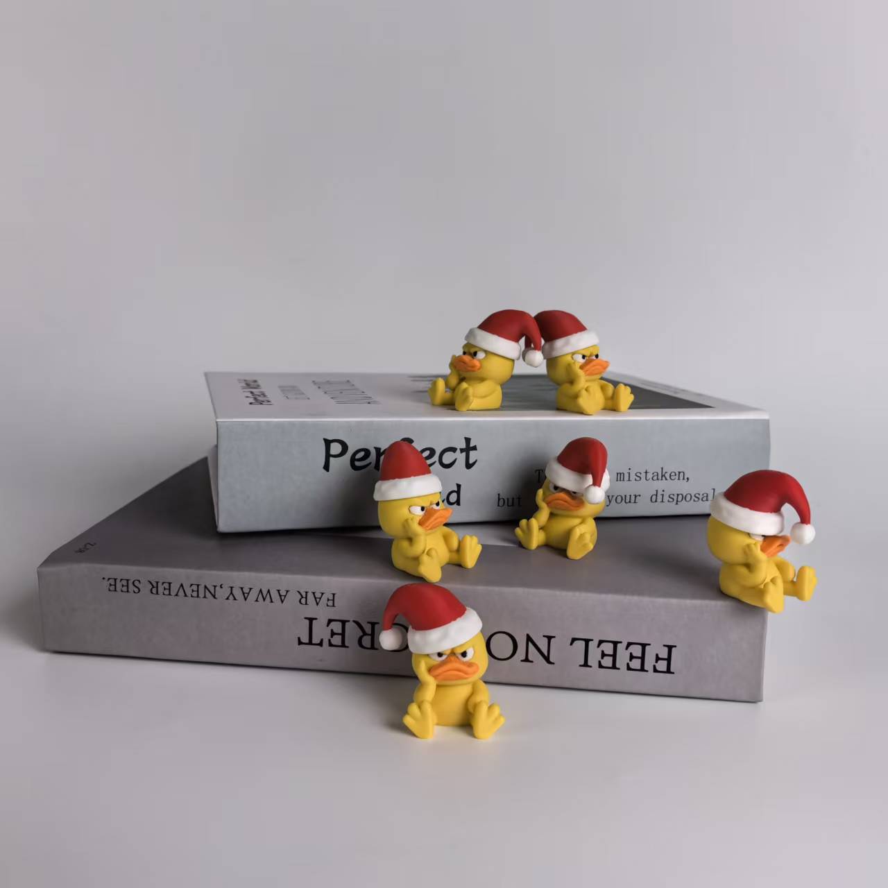 Cross-Border Popular 3D Printed Magnetic Christmas Hat Little Yellow Duck Angry Expression Desktop Ornaments Toys and Crafts Wholesale