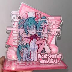 Xiaohongshuと同じスタイルの初音ミク周辺アクリルミクスタンドデスクトップオーナメント、見栄えが良く、友人や親友に贈ることができます。
