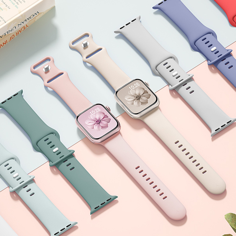 Suitable for Apple wristbands with 8-shaped clasp, butterfly clasp, single-color silicone Apple watch 5/6/7/9 silicone watch strap Application Scenario