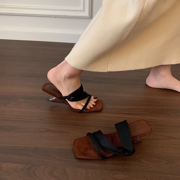 Sandalias de cuña de diseño de nicho de todo fósforo de moda sandalias francesas de primavera y verano zapatos de mujer sandalias y zapatillas de tacón alto con punta abierta