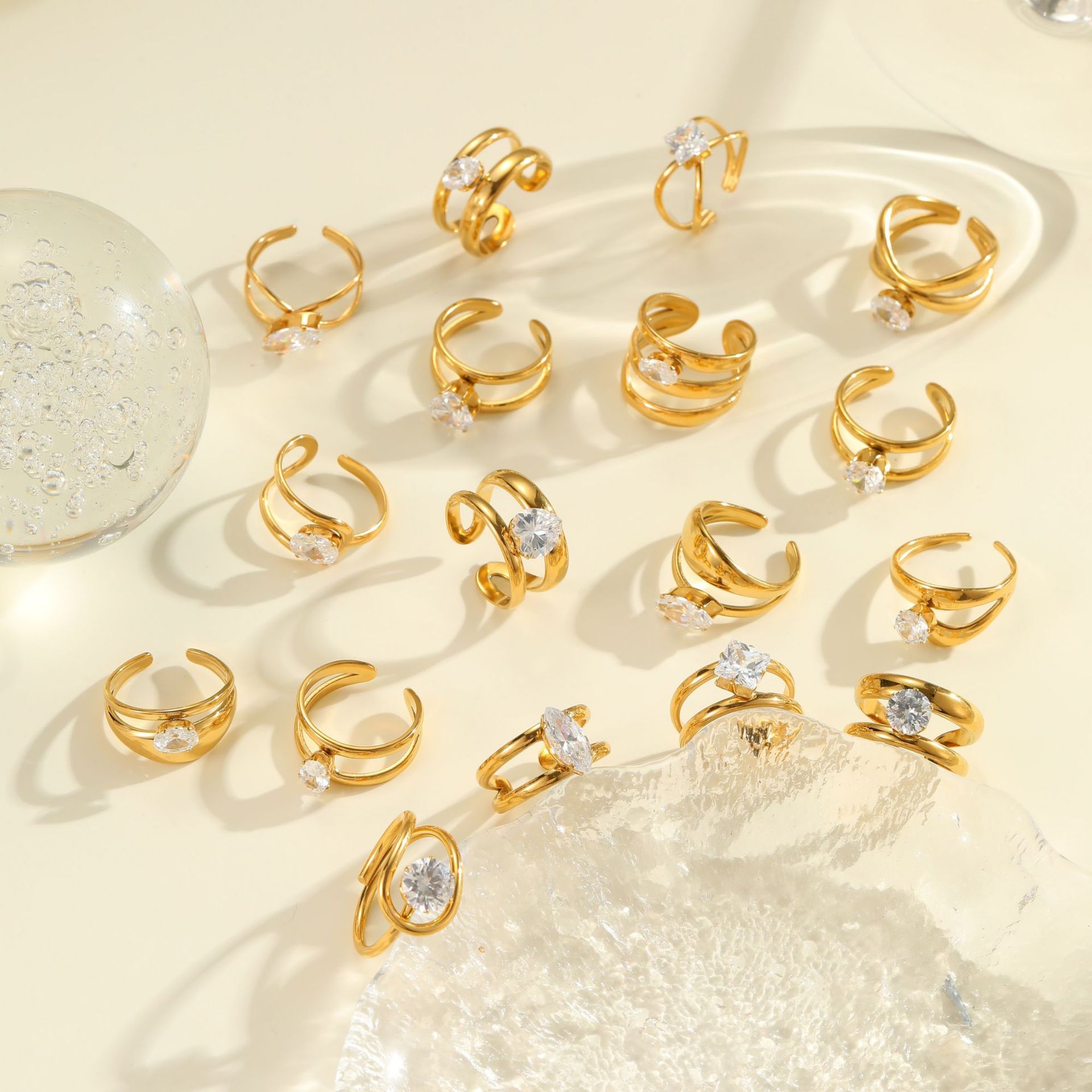 Zweifarbige, stapelbare, zarte Ringe, trendiges Set aus verschiedenen Metallen zum Kombinieren, minimalistische, dünne Gold- und Silberringe, gravierte Initialen und Sternsymbole, 3-5 Stück zum Stapeln, Mode_voghion.com