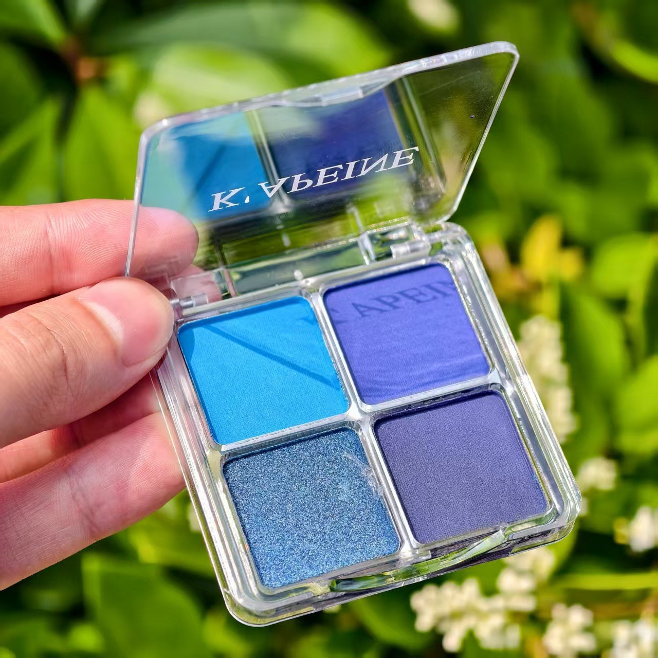 Gaseta de sombras de ojos de cuatro colores de tul verde agua Capel, una paleta de sombras de ojos cosméticos perlado mate multiusos de bajo brillo saturado