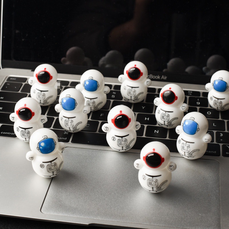 30명의 우주비행사가 부재 중입니다.