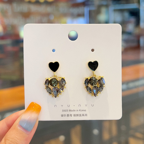 High-quality wholesale black silver needle earrings with micro-engraving design, niche light luxury series stud earrings, retro temperament earrings.