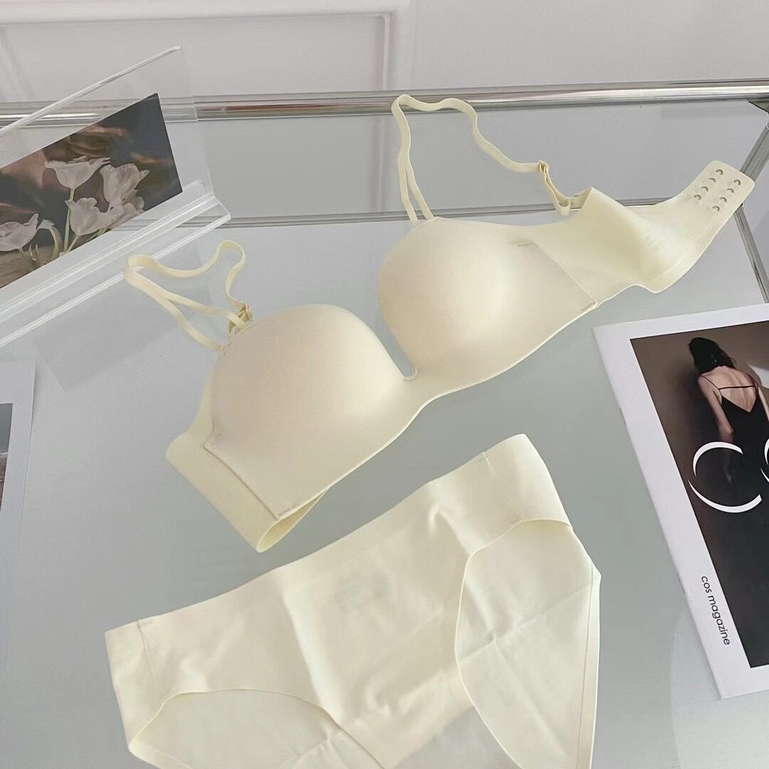 加厚显大内衣女小胸聚拢上托收副乳胸罩无钢圈防下垂平胸文胸套装
