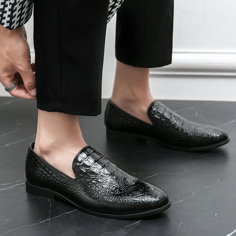 2024 comercio exterior zapatos de cuero de hombre de gran tamaño con estampado de cocodrilo estilo británico puntiagudo joven tendencia zapatos de cuero para hombres image 4
