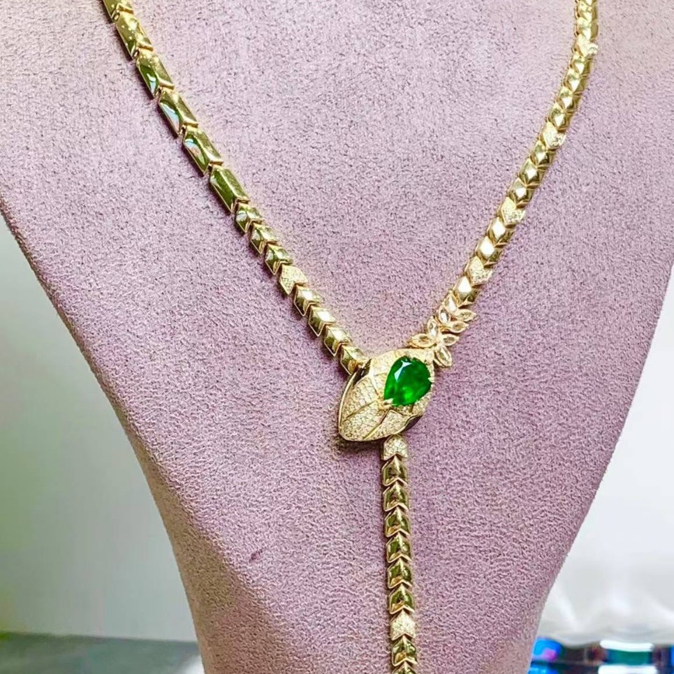 18k gold emerald necklace, jewelry, jewelry design, gift jewelry, Y1929