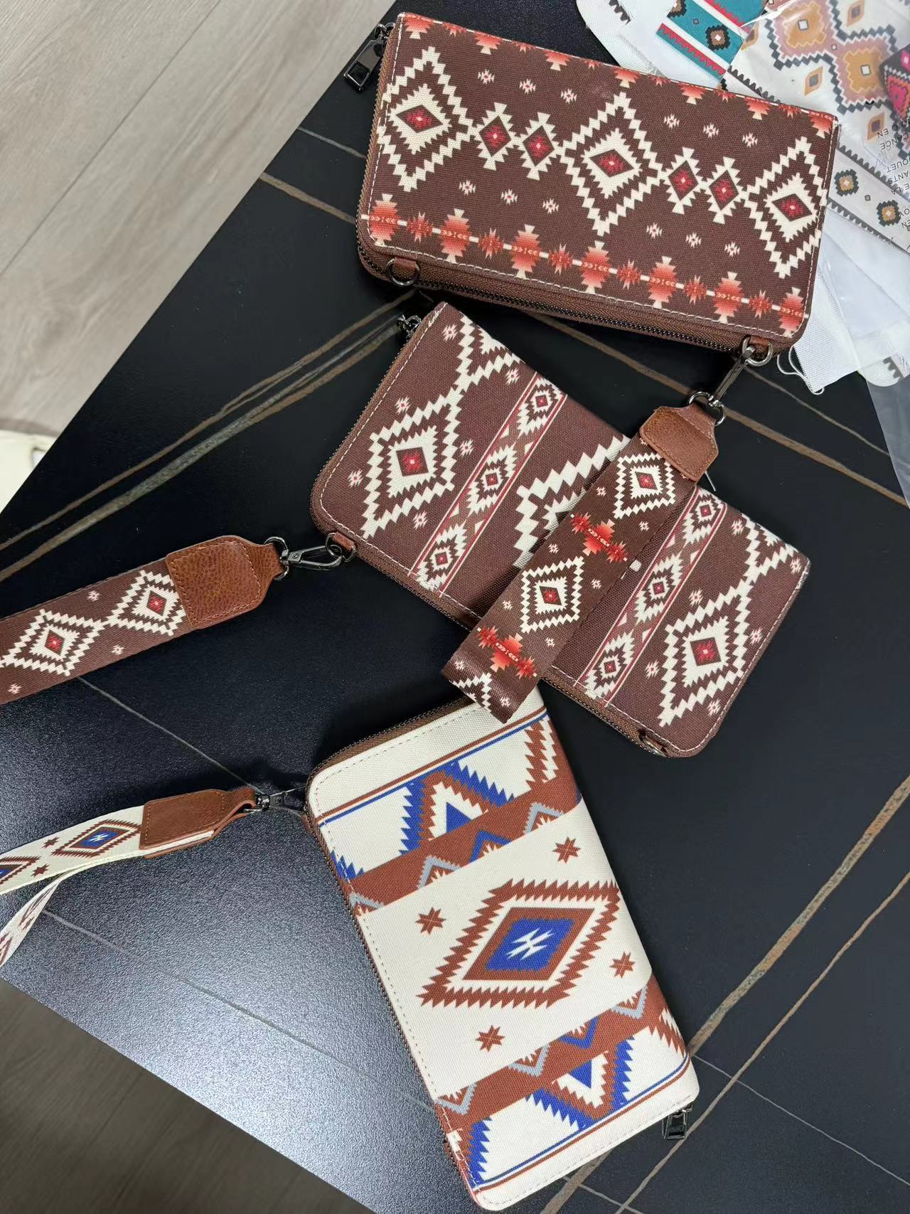 Women's Canvas Printing Ethnic Style Square Zipper Shoulder Bag Crossbody Bag display picture 3