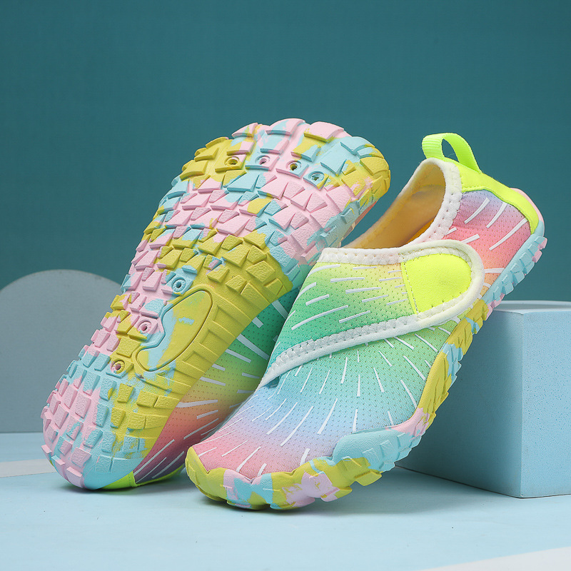 Nuevos zapatos de playa para niños al aire libre transfronterizos, zapatos de vadeo de cinco dedos, zapatos de buceo, zapatos de natación antideslizantes gruesos