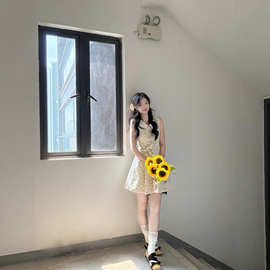 2026夏季新款娃娃领无袖系带裙超好看法式碎花连衣裙收腰流行女装