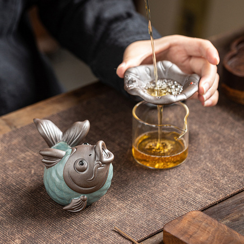 Creative integrated tea strainer, tea drain stand, tea separator, tea filter, tea water separation, tea set accessories, tea pet ornaments