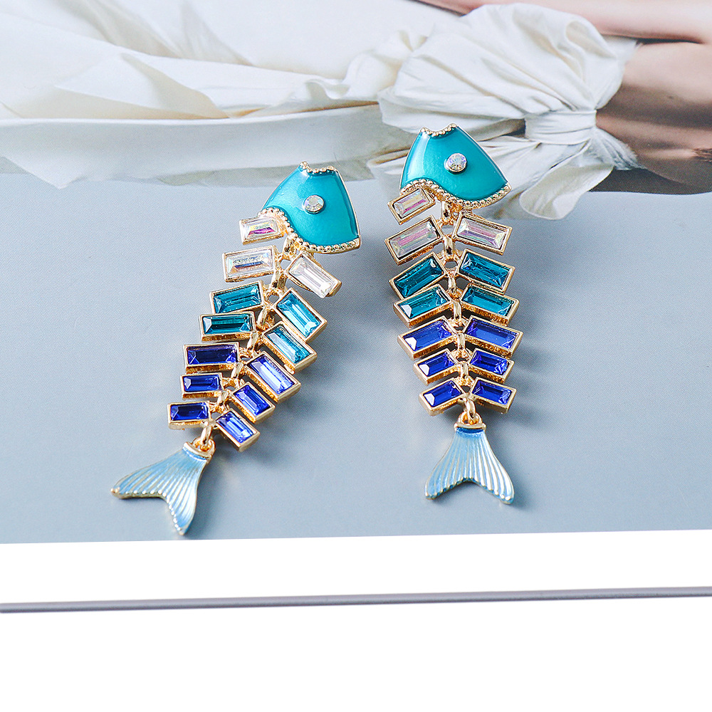 New Creative Personality Exaggerated Fishbone Diamond Earrings Wholesale display picture 6