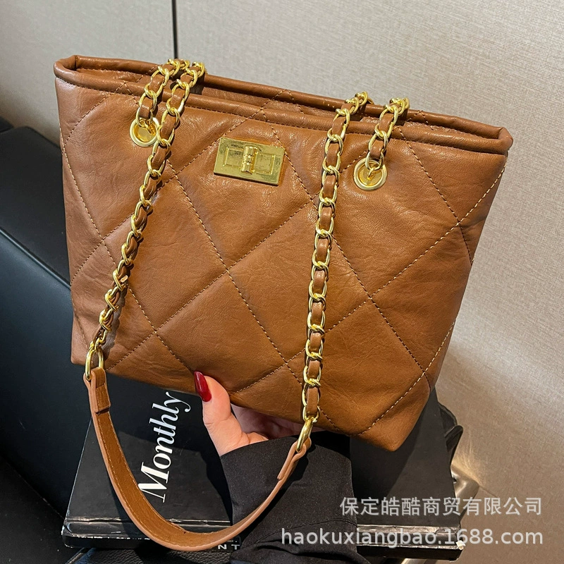 One-shoulder bag with diamond pattern, summer capacious shoulder bag, Chanel style, chain bag