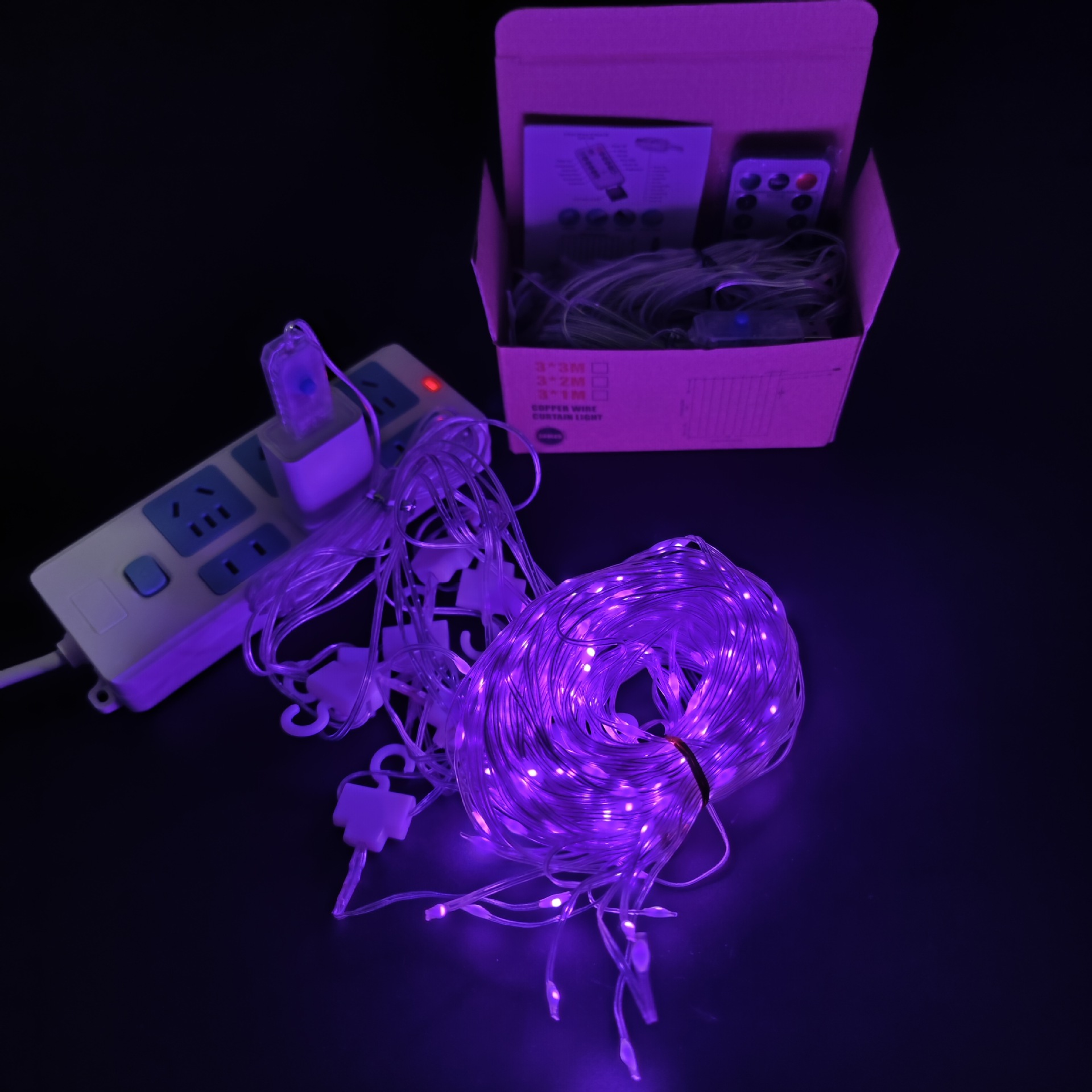 Guirnalda de luces LED de alambre de cobre de 3x3 metros con ganchos, control remoto y enchufe USB, para decoración de cortinas de dormitorio, disponible para envío transfronterizo.