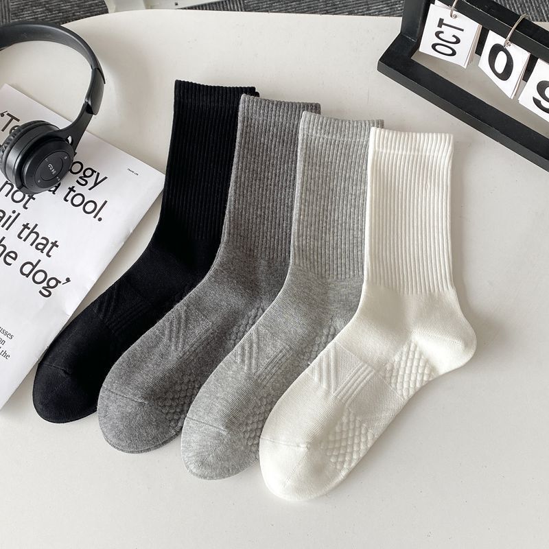 Gray men's socks for spring and autumn, sweat-absorbent, breathable, massage, mid-calf, sports, odor-resistant, antibacterial, solid color, winter men's long socks