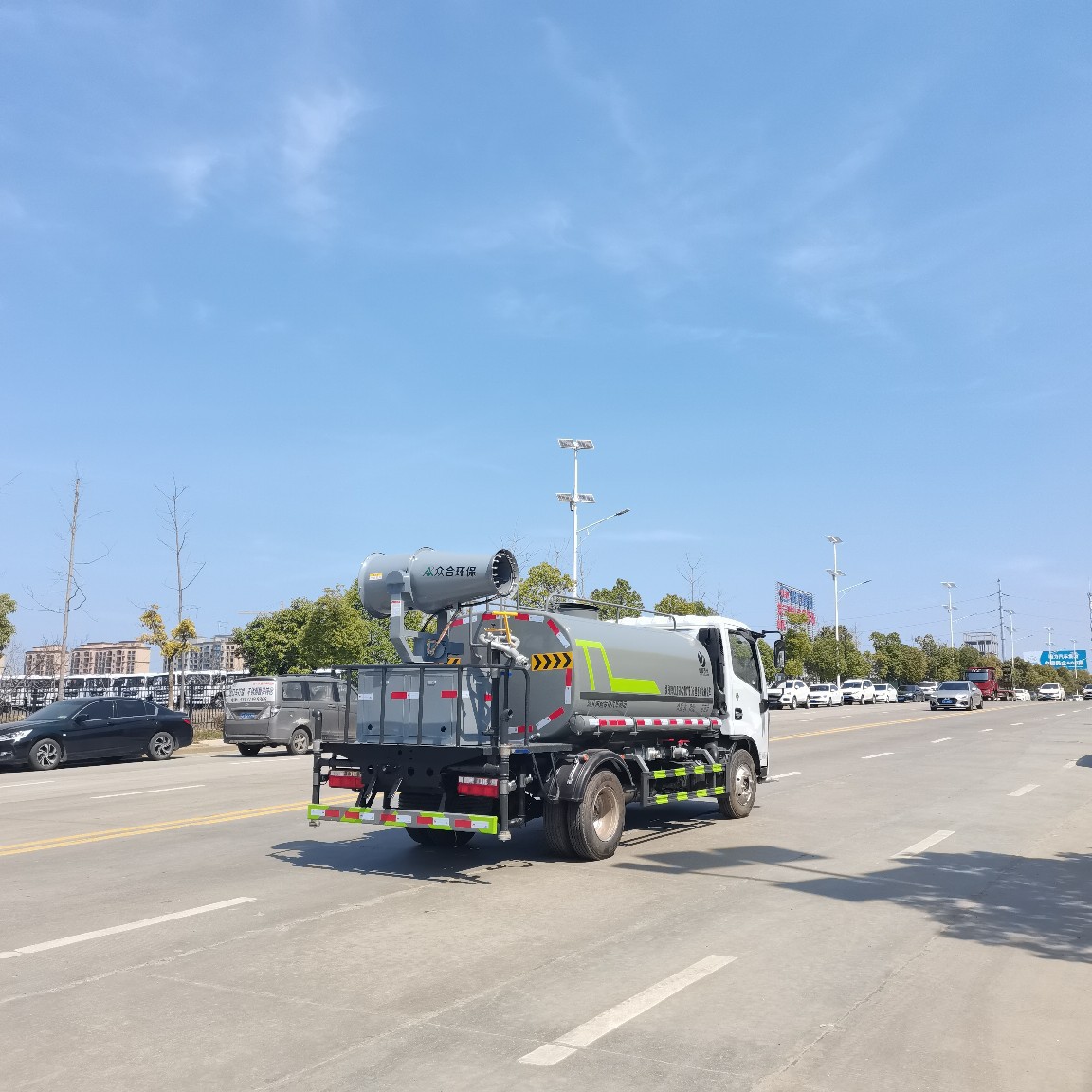Small 5-Ton Construction Site Sprinkler Truck, Sanitation Garden Multi-Functional Dust Suppressor Truck, Dongfeng 5-Ton Fog Cannon Truck Factory Direct Supply