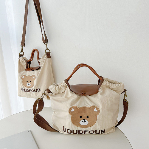 韩国妈咪包斜挎包刺绣宝宝旅行凹造型亲子背包大容量小熊儿童布包