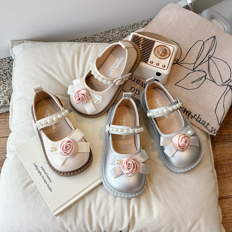 Zapatos de cuero para niñas 2024 otoño nuevas flores de moda zapatos de suela blanda para niños zapatos de princesa de perlas de estilo occidental para niñas image 5