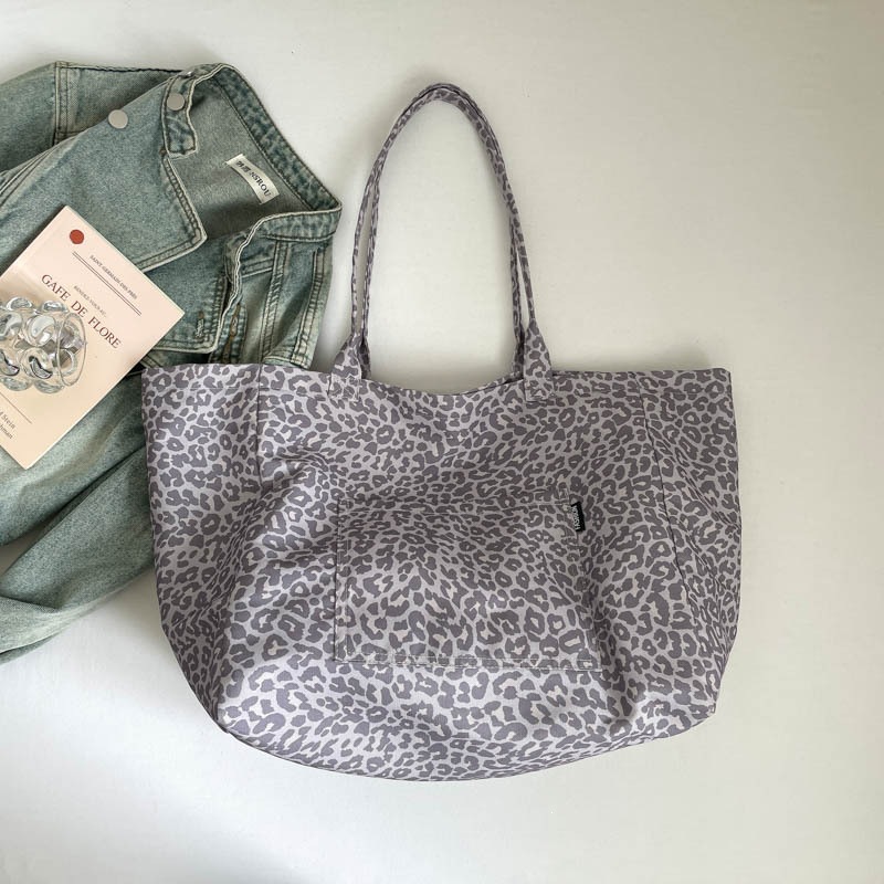 Gray leopard print without pendants
