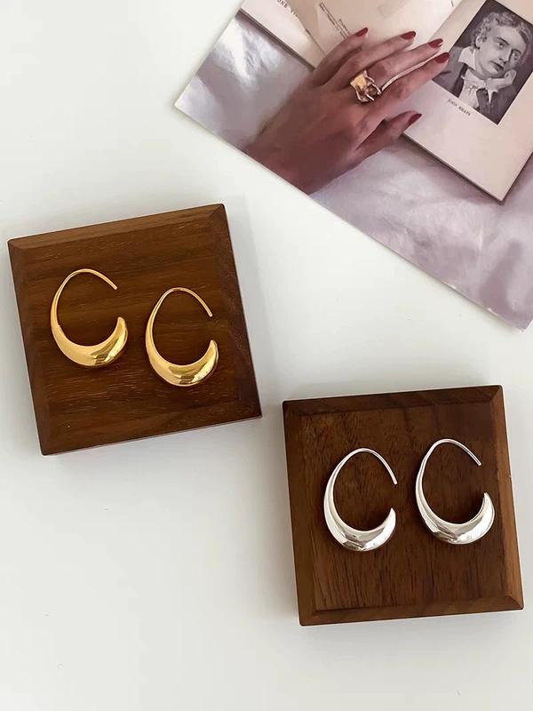 Small design brand earrings drop-shaped, European style, simple and elegant design, high-quality style