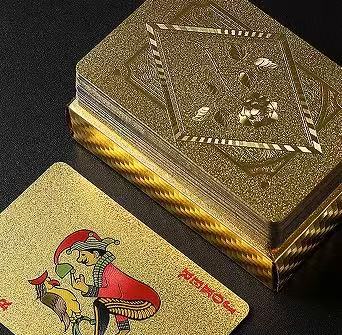 Marca de fábrica al por mayor naipes de alta gama engrosado y duro plástico PET impermeable y resistente al plegado naipes negros de oro y plata