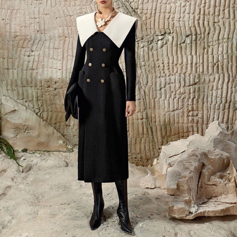Hepburn-Style Black and White Color-Blocking Dress, Designer's New Large Lapel Trench Coat, Double-Breasted Elegant Long Dress for Women Commuting Hepburn-Style Black and White Color-Blocking Dress, Designer's New Large Lapel Trench Coat, Double-Breasted Elegant Long Dress for Women Commuting