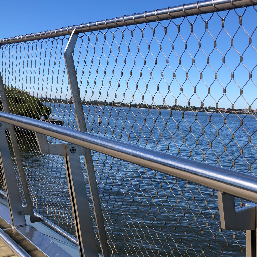 学校不锈钢绳网钢结构安装水平防坠网庭院墙壁上植物攀爬的网子