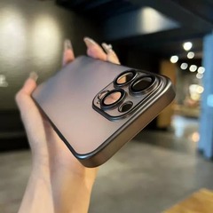 Apple 16pro 携帯電話ケース、電気メッキつや消し肌の感触、超薄型 iPhone15 落下防止レンズフィルム保護カバーに適しています。