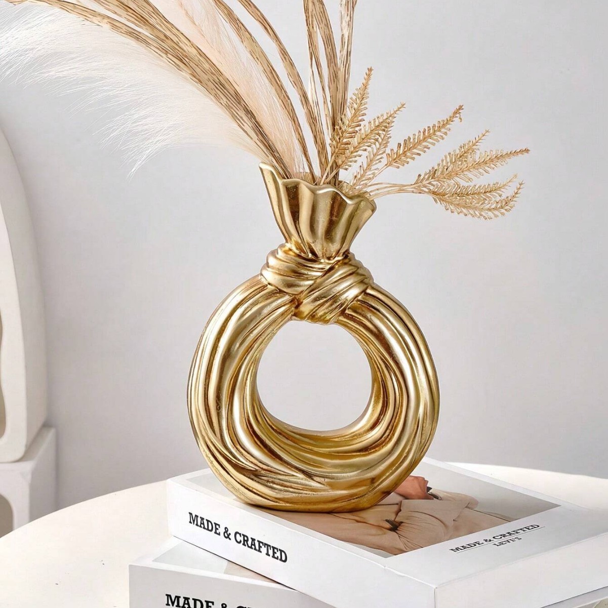 Florero moderno y simple en forma de nudo en forma de círculo, jarrón decorativo de encimera de material de resina disponible en cuatro estaciones