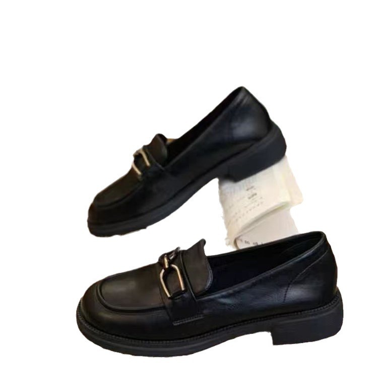 Zapatos de cuero negros de mujeres británicas con un pedazo de zapatos Lefour 2024 nuevos zapatos de mujer universales zapatos de soleas planas de otoño