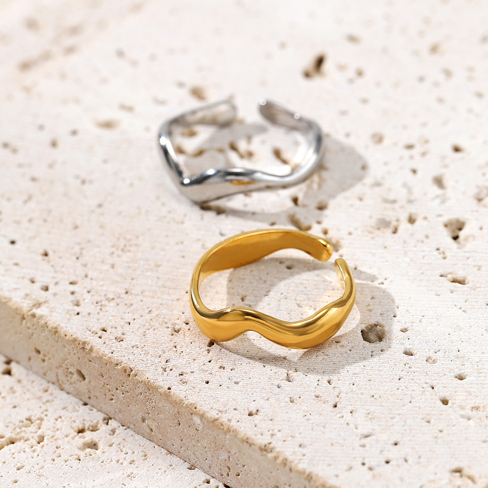Anillo de acero inoxidable para mujer, estilo INS, forma de V irregular y ondulada, diseño minimalista de alta calidad, producto transfronterizo