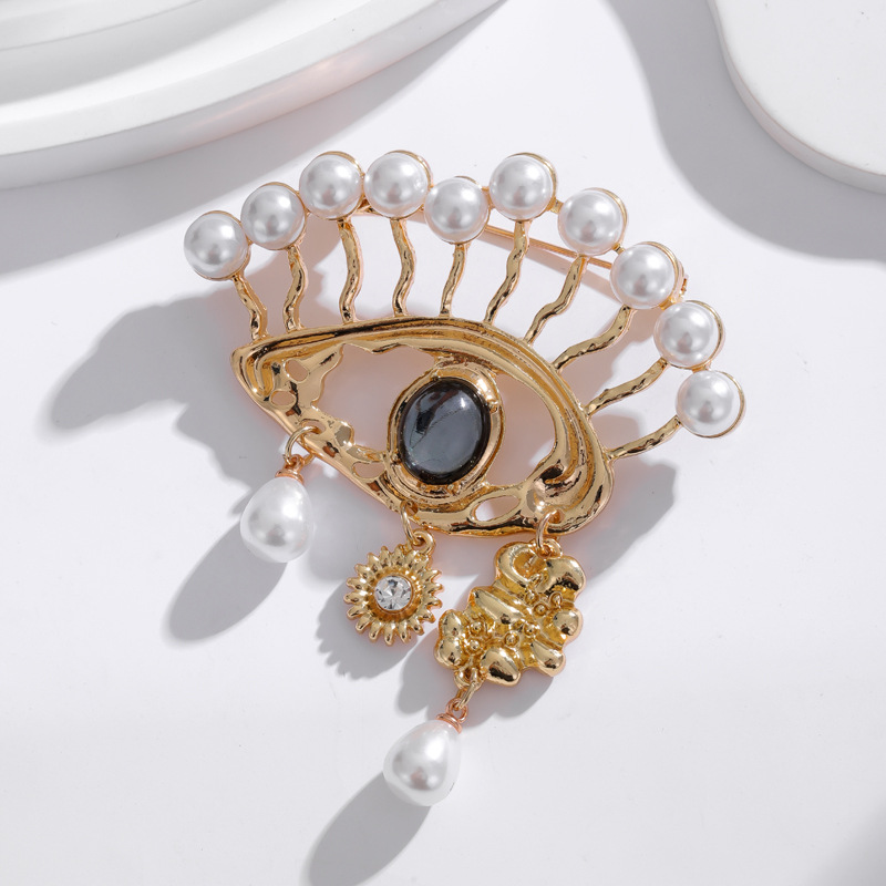 25g Weight Brooches Classification Zinc alloy Material Devil's Eye Pattern Elegant Retro Classic Style Pin Devil's Eye Zinc Alloy Plating Unisex Brooches 1