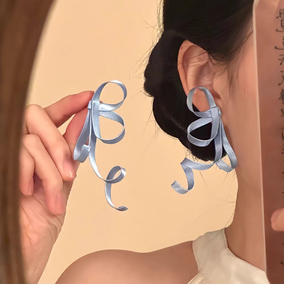 Blue hair band with bow