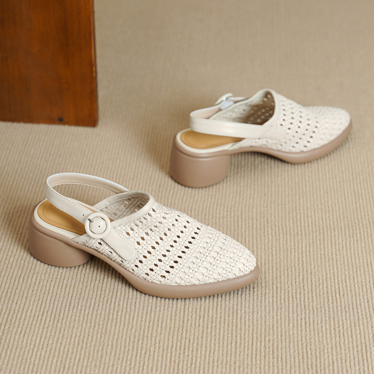 Sandal cao gót nữ mũi nhọn quai chữ T đan dây, gót thô 5 cm — Màu vàng đất