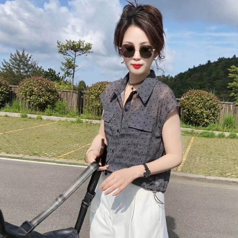Fashionable Lapel Short-Sleeve Shirt for Women, 2026 Summer New Style, Loose Fit, Slimming Drawstring Waist, Thin Polka Dot Top, Trendy Fashionable Lapel Short-Sleeve Shirt for Women, 2026 Summer New Style, Loose Fit, Slimming Drawstring Waist, Thin Polka Dot Top, Trendy
