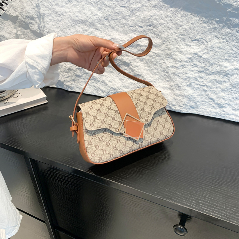 2024 nuevo bolso de axila de un solo hombro de estilo occidental de moda simple bolso cuadrado pequeño de viaje hermoso bolso de mensajero casual mujer