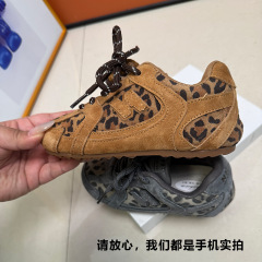 儿童豹纹德训鞋2025秋季新款男女童真皮运动鞋中大童韩系学生潮鞋