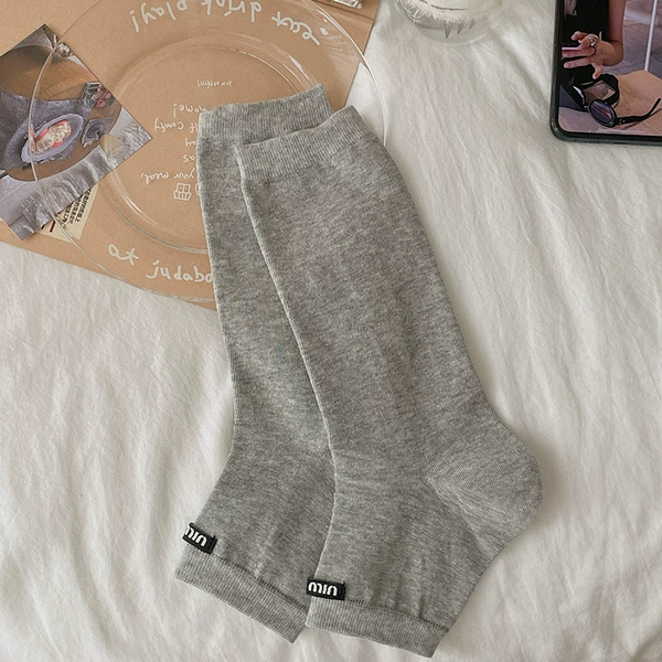 [Cloth label tube height 21cm] A pair of light gray